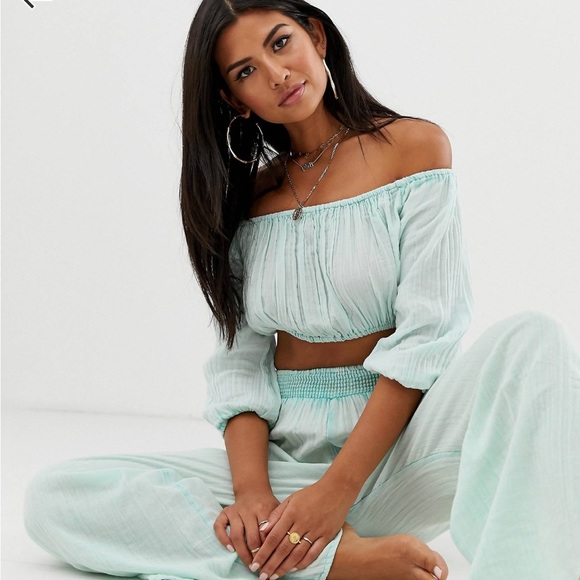 Off the shoulder crop top 😇 - Picture 3 of 6